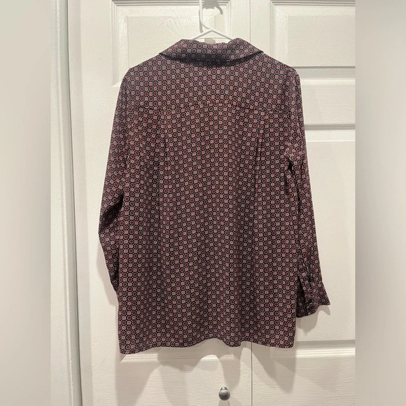 Chelsea & Theodore Red And Gray Patterned Button Up Blouse Size Medium - Picture 7 of 7